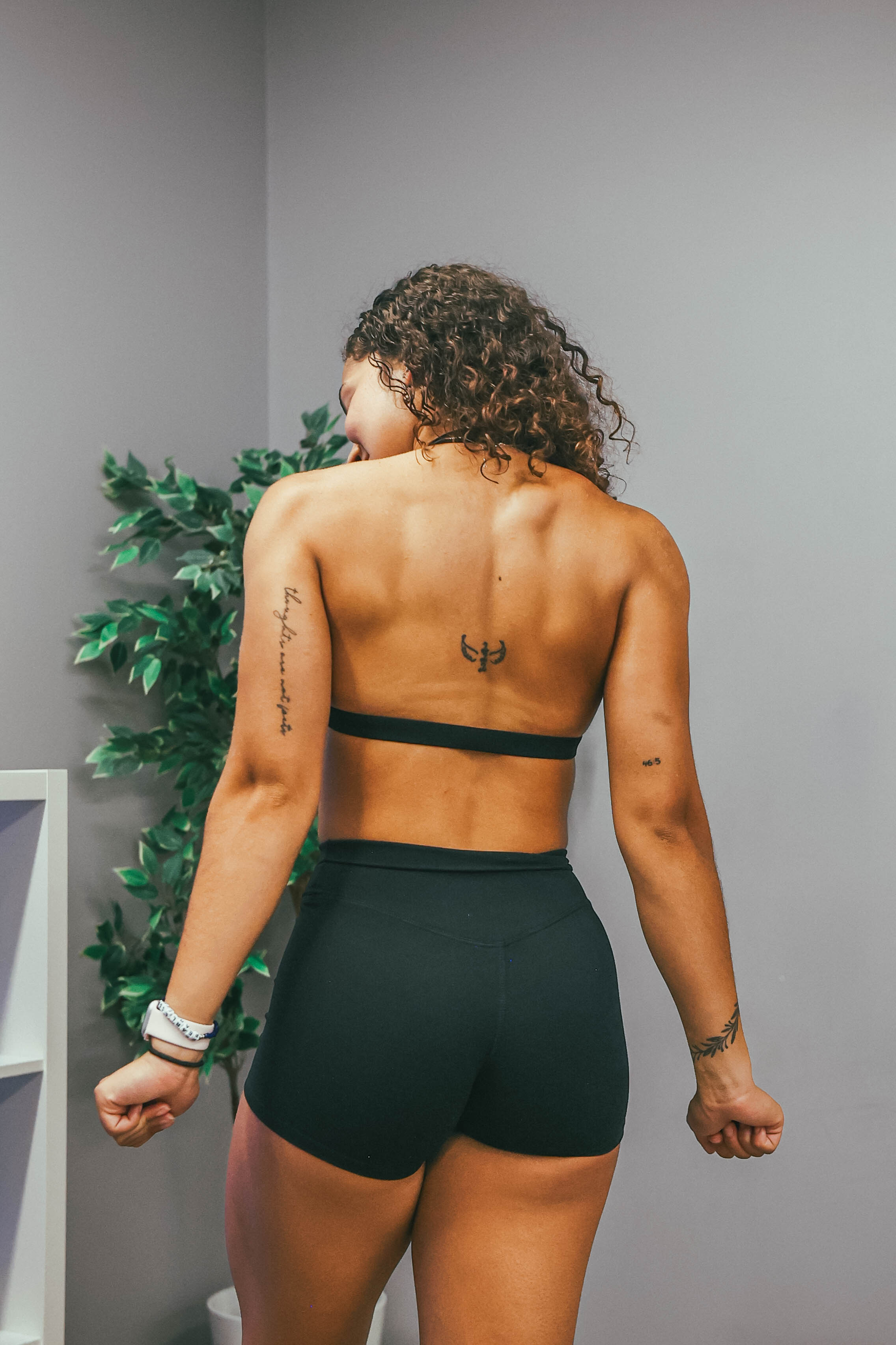 V HOLTER TOP SPORTS BRA (RICH BLACK)