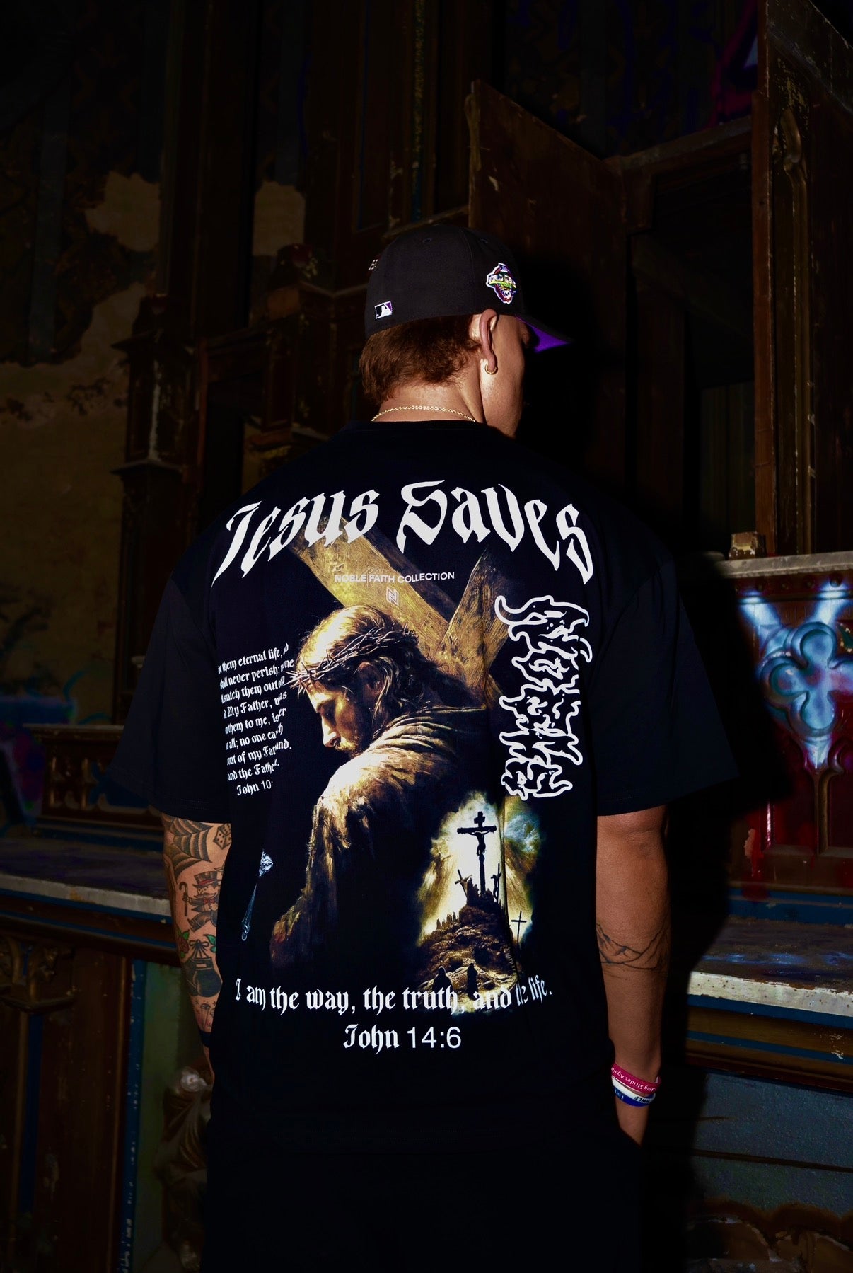 JESUS SAVES TEE - noble