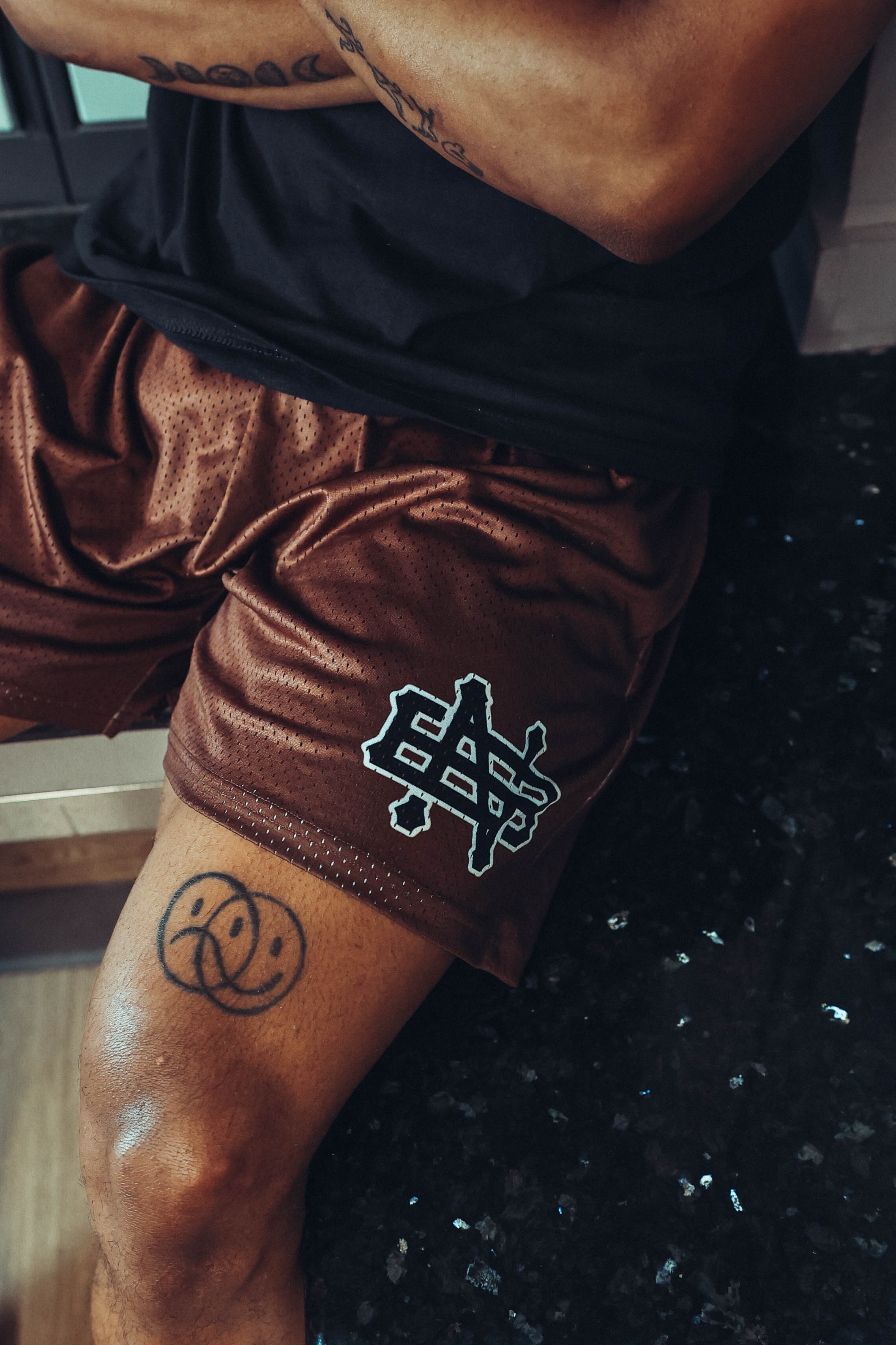 ESSENTIAL MESH SHORTS-BROWN