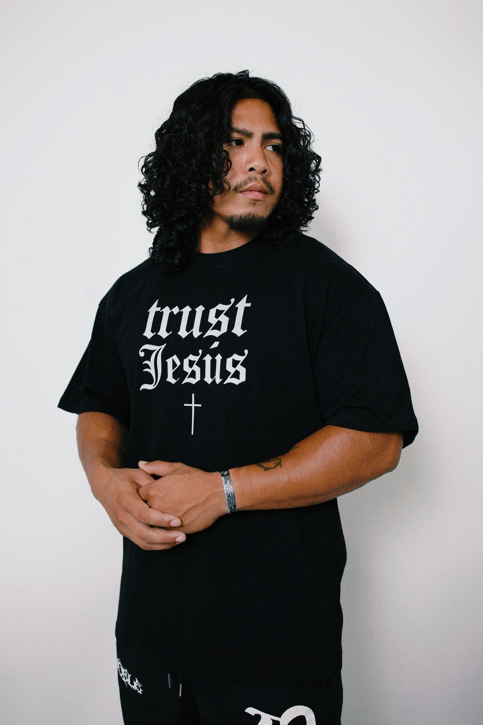 “TRUST JESUS” OVERSIZED TEE