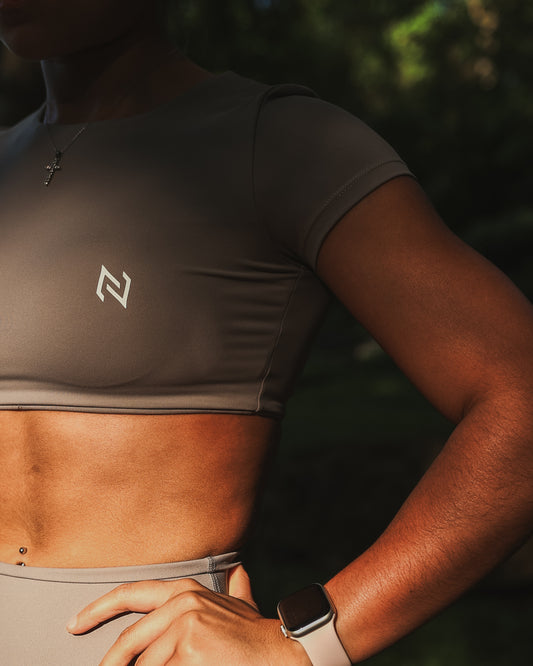 EUPHORIA COMPRESSION CROP TOP (CLAY)