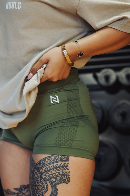 AURA SCRUNCH SHORTS (VERDE)