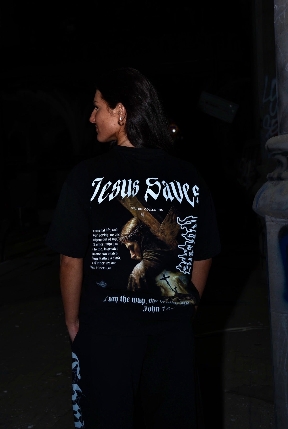 JESUS SAVES TEE - noble